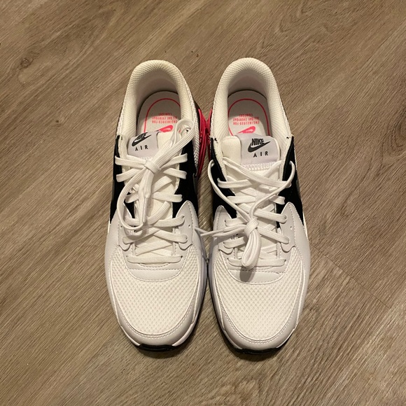 Nike Women's Air Max Excee Sneakers - Picture 3 of 5
